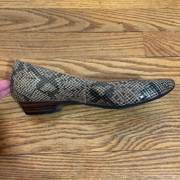 Indigo by Clarks Snakeskin Pattern Slip On Shoes heeled loafer‎ size 7.5 - Image 5