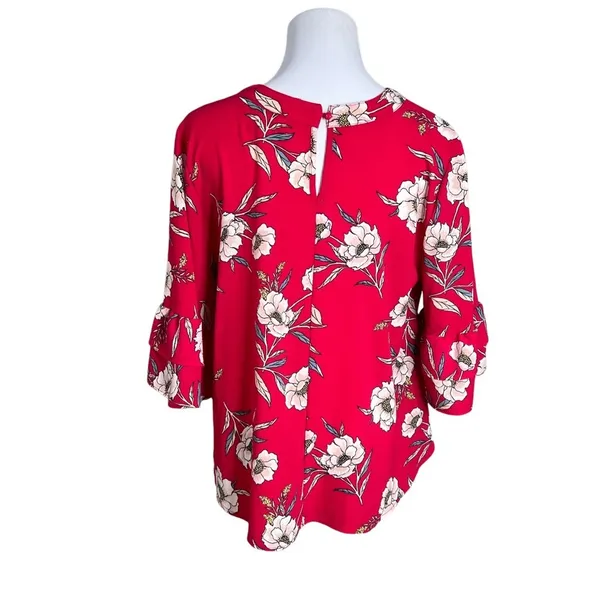 URBAN Romantics Red Floral Swing Blouse LARGE‎ Keyhole Neck Ruffle Sleeves NWOT - Image 4