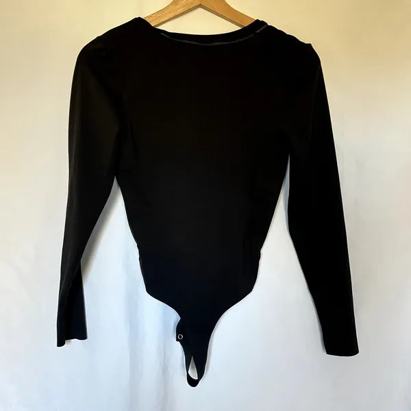 Good American v-neck long sleeved black bodysuit lace neckline‎ women's size L - Image 7