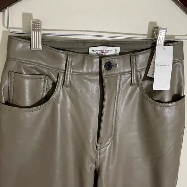 NWT Abercrombie and Fitch The 90s Straight Leg High Rise Vegan Leather Pants 2S - Image 4