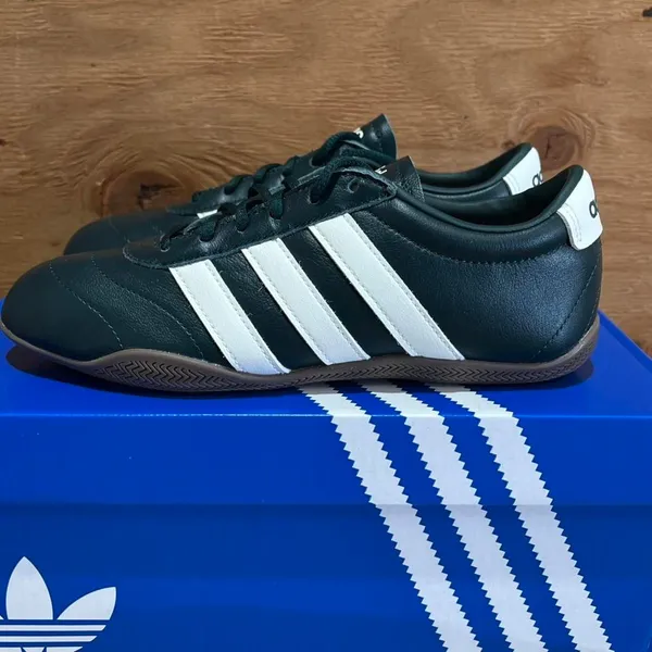 Adidas Women's Black and Navy Trainers - Image 4