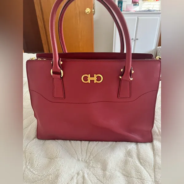Salvatore, Ferragamo burgundy leather hand bag - Image 3