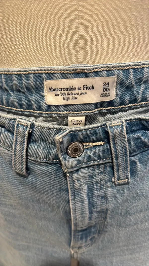 Abercrombie Curve Love 90s Relaxed Jeans High-Rise - Image 2