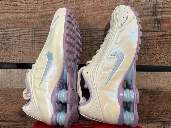 Nike Women’s Shox Shoes - Image 4