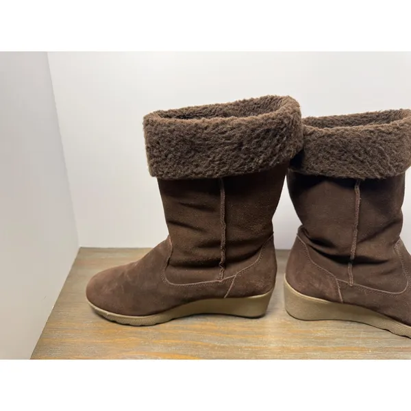 Lands' End Women's 8.5 Brown Suede Faux Fur Cuff Wedge Winter Boots - Image 4