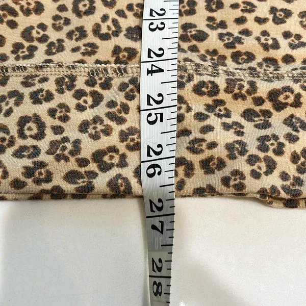 Leopard 🐆 print long sleeve top. - Image 5