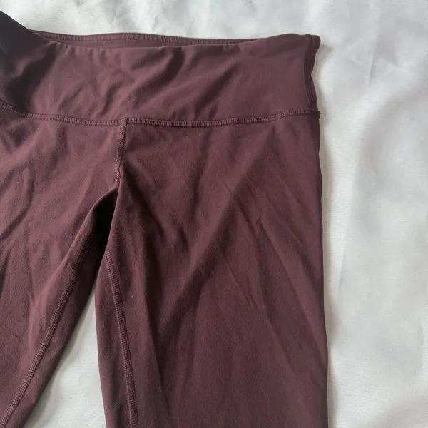 Lululemon Women Size 8 Burgundy Crop Capri Leggings Yoga‎ Pilates Athletic Pants - Image 2