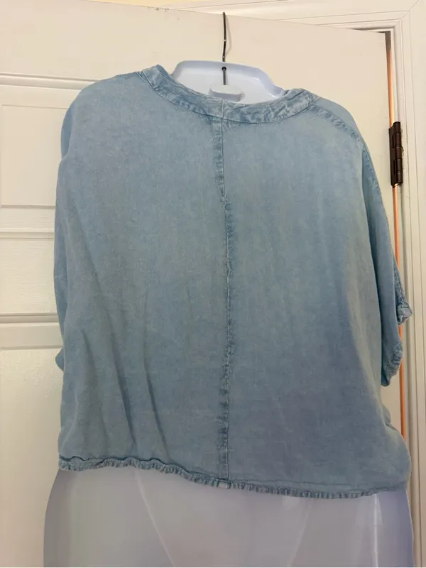 Sim & Sam Blue Tie Front Button Rayon Blouse Medium NWOT - Image 4