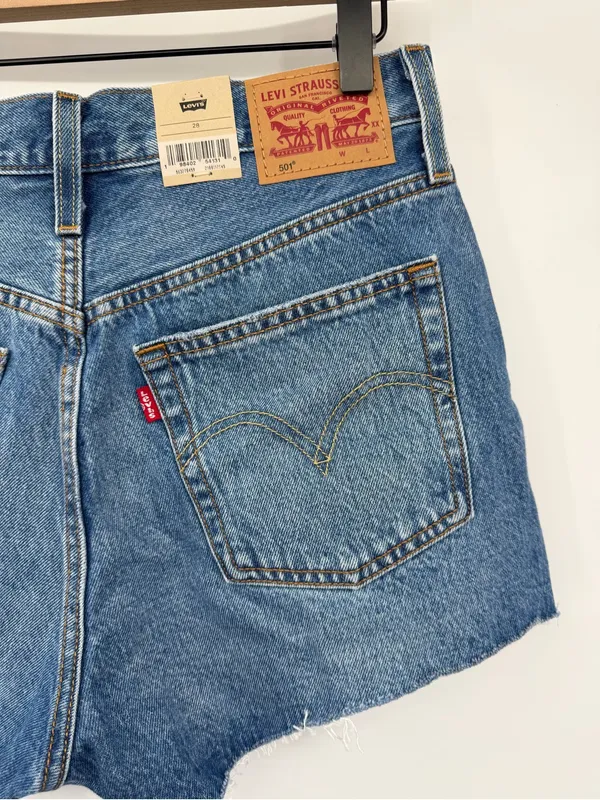 NWT Levi’s 501 High Rise Shorts Blow Big Horns Distressed W 28 - Image 6