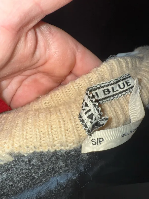 Urban Outfitters Sweater Cropped - Image 3