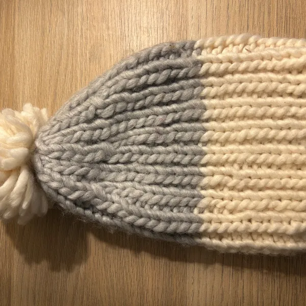 American Eagle Outfitters Cream and Gray Knit Hat - Image 2