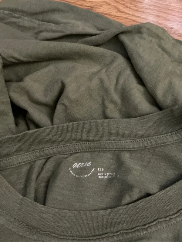 Aerie Olive Green Graphic Crewneck Tee Faded Heart “Love” Size Small - Image 3