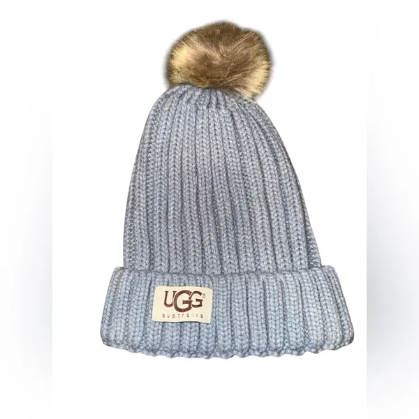 UGG Gray Ribbed Knit Pom Hat with Logo Patch - Image 2