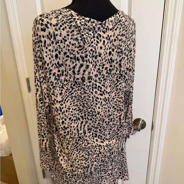 Banana Republic Leopard Print Long Sleeve Top - Image 3