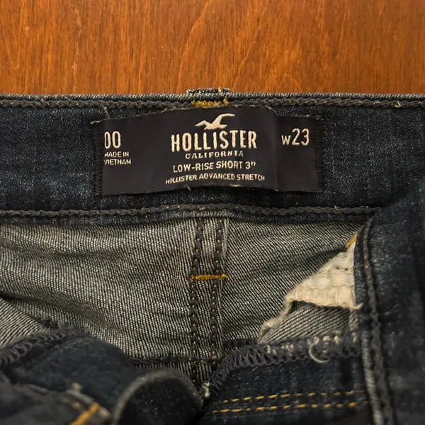 Hollister Pocket Logo Low Rise 3” Advanced Stretch Jean Shorts - Image 7