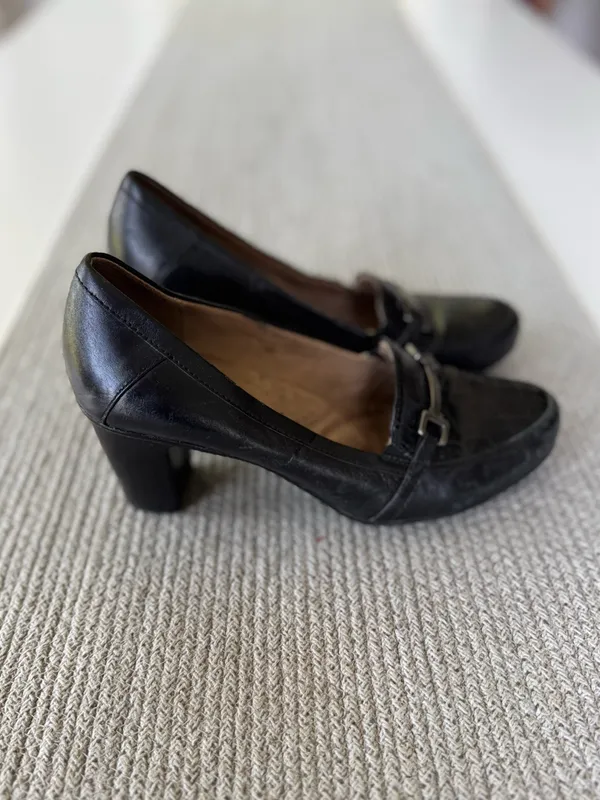 Naturalizer Black Croc-Embossed Block Heel Loafers Size 8 - Image 3