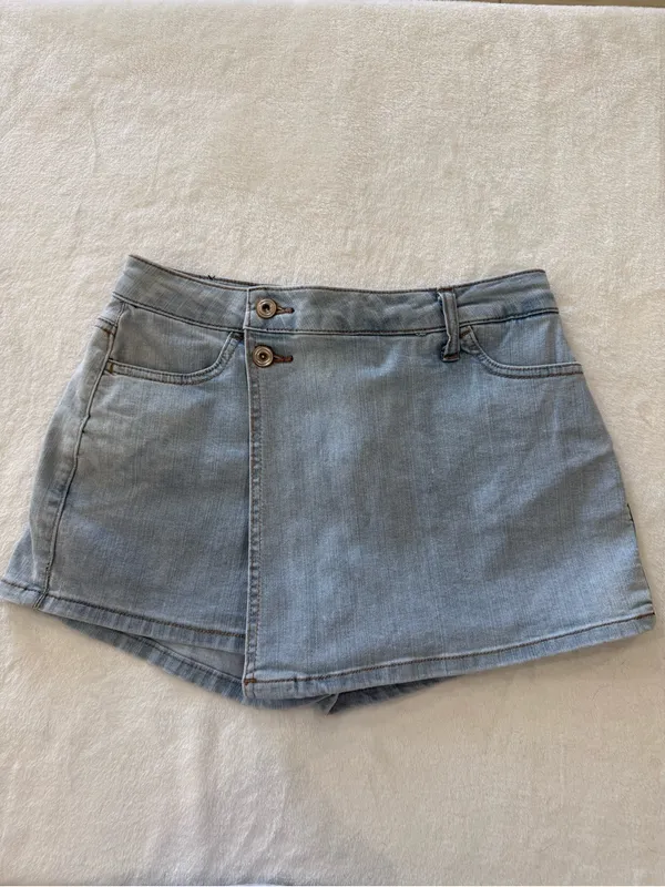 BCBG Generation Denim Skort XS Light Wash Y2K Mini Skirt Shorts - Image 2