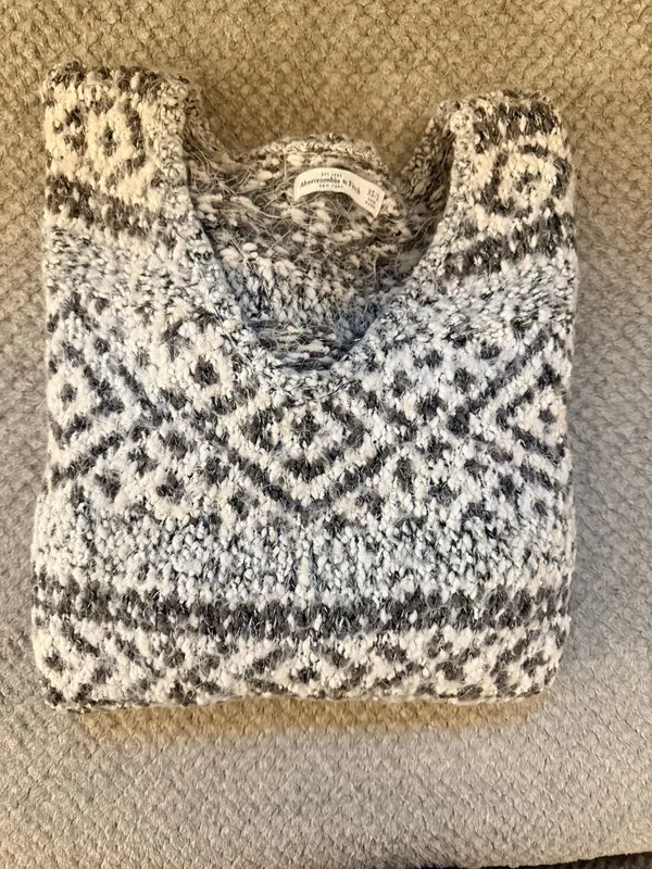 Abercrombie & Fitch Wool Blend Fuzzy Fair Isle V-Neck Sweater Women's Size XS/S - Image 5