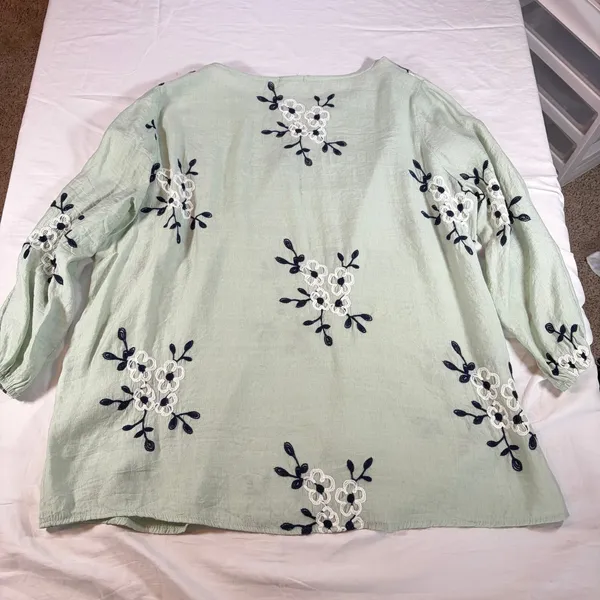Kindred Anthropologie womens green tunic length floral top . Sz 2X. boho peasant - Image 2
