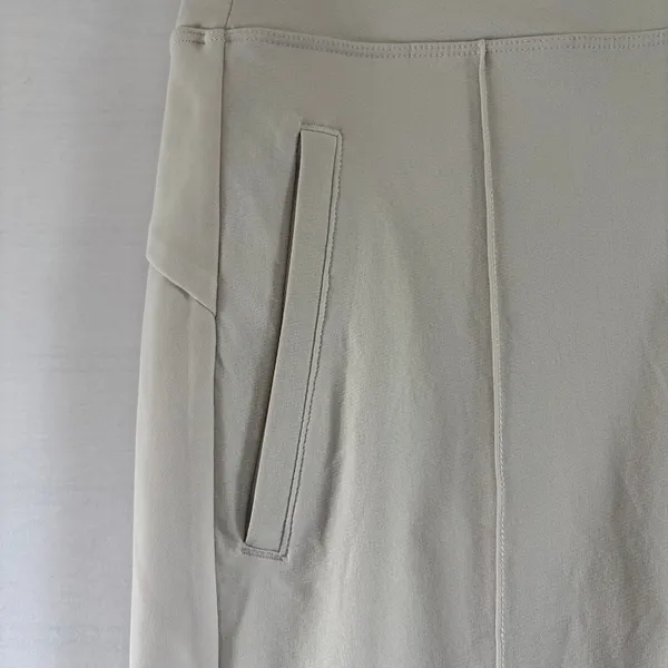 Athleta Womens light Gray Pintuck Straight Leg Zipper Pocket Casual Pants Size M - Image 7