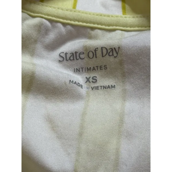 State of Day Womens Small Pajama Set Yellow White Striped Top & Shorts NWT A4020 - Image 3