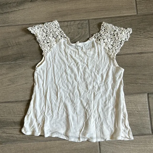 La hearts crochet sleeve top - Image 4