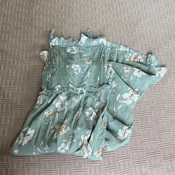 Promesa Sage Green Floral Maxi Dress with White and Yellow Flowers - Image 10