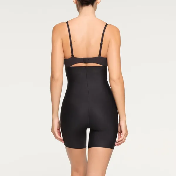 NWT Skims Body High Waisted Mid Thigh Shorts Size S Onyx ( SOLD OUT) - Image 3