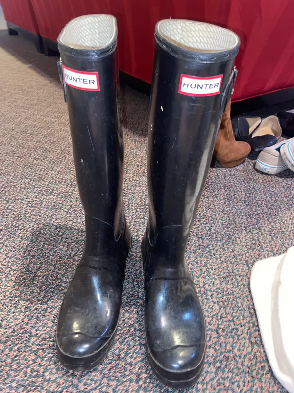 Hunter Boots Black  with Cable Knitted Tall Inserts - Image 4