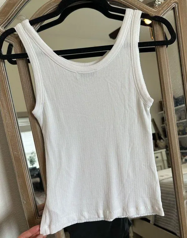Aritzia Babaton Tank Top - Image 2