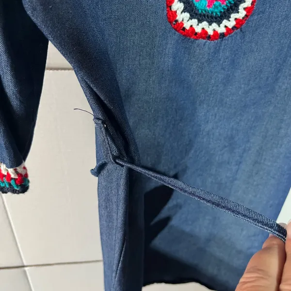 Land R Fashion Denim Dress M Blue Crocheted Trim Flowers‎ Tie Belt Resort Boho - Image 3