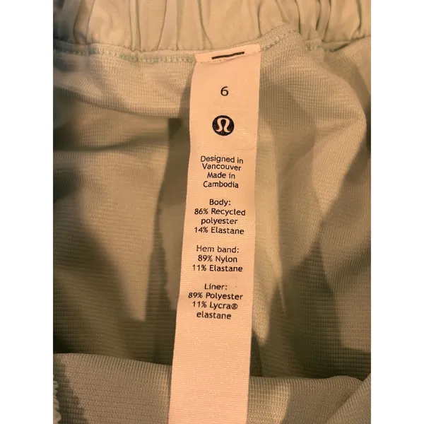 Lululemon Hotty Hot Shorts 4” Tall Size 6 Mint Green Athletic Running - Image 3