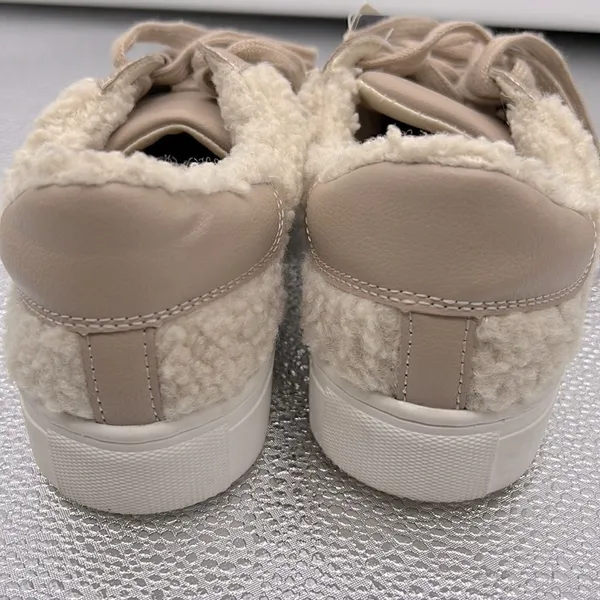 Universal Threads memory foam beige sneakers - Image 3