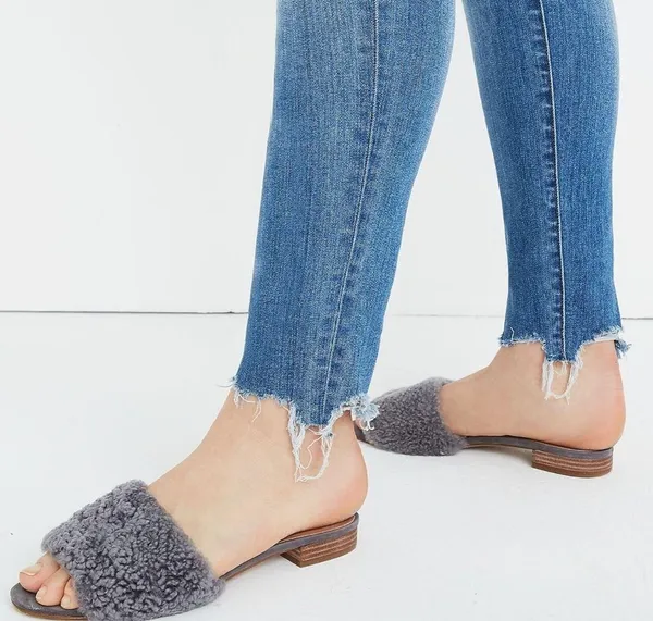 Madewell 9" Mid-Rise Skinny Jeans in Frankie Wash: Torn-Knee Edition - Image 10