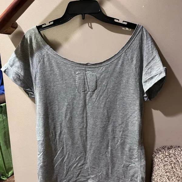 Abercrombie & Fitch off the shoulder Gray Short Sleeve Tee - Image 4