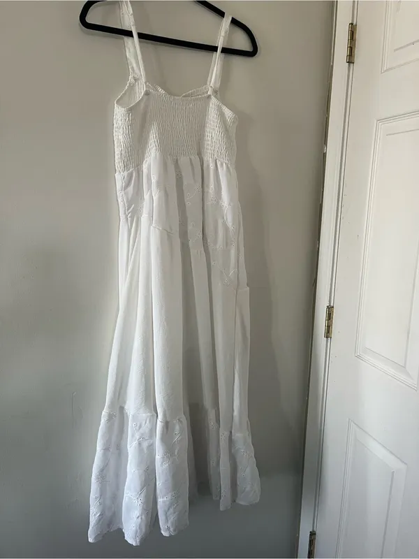 White Eyelet Smocked Tiered Maxi Dress Large Coastal Euro Summer Beach Resort - Image 8