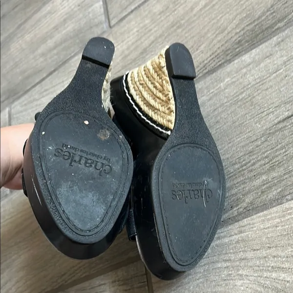 Charles David Black Platform Shoes with Modern Straps - Image 6