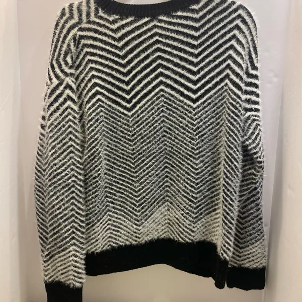 100% Acrylic Sweater. Womens. Small. Black & White Chevron. Fluffy Soft Texture. - Image 3