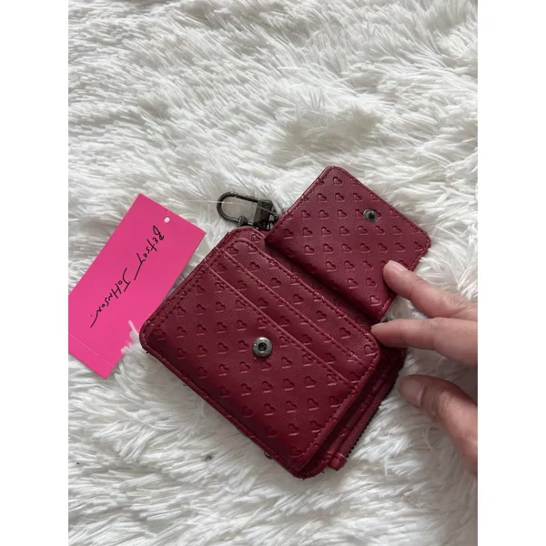 NWT Betsey Johnson Cranberry Red Embossed Hearts Card Case Wallet Keychain Clip - Image 5