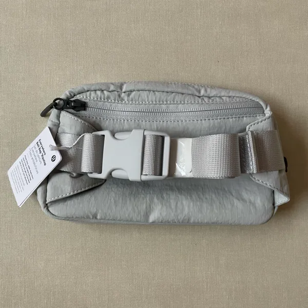 Lululemon Everywhere Belt Bag Ripstop - Silver Drop - Image 5