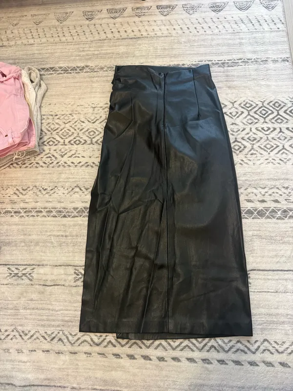 Love token black leather skirt with slit - Image 5