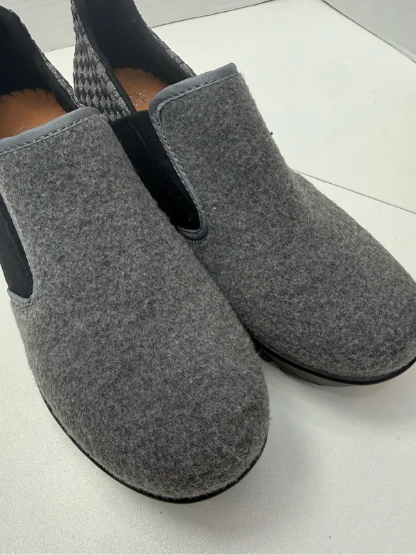 bernie mev. Gray and Black Slip-On Wedge Sneakers size 37 - Image 7