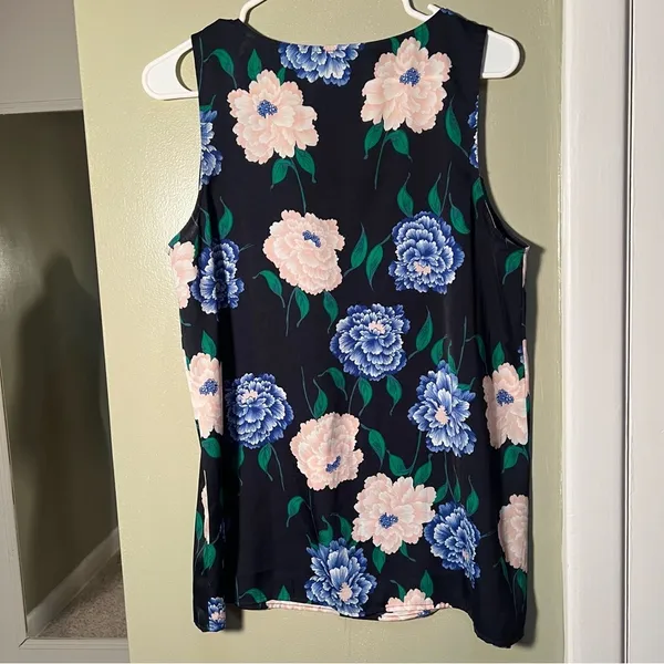 Ann Taylor Women's Size Medium Sleeveless V-Neck Blouse Navy Blue Pink‎ Floral - Image 6