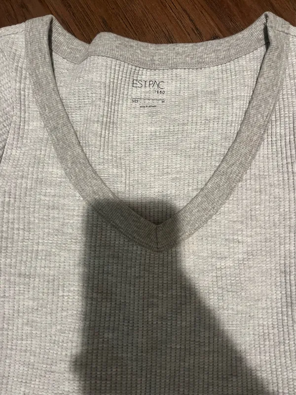 PacSun Grey V-Neck Crop Top - Image 2