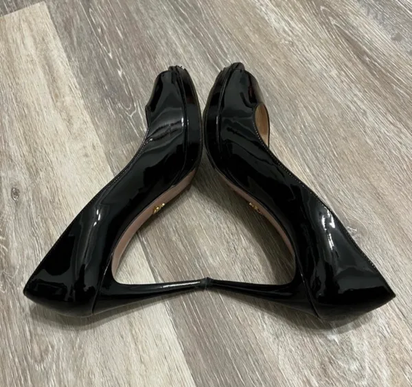 Prada peptoe Patent Leather Pumps are a size 8. - Image 2