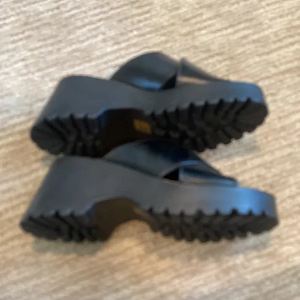 Elegant Black Women's Slide Sandals Size 9 - Image 3