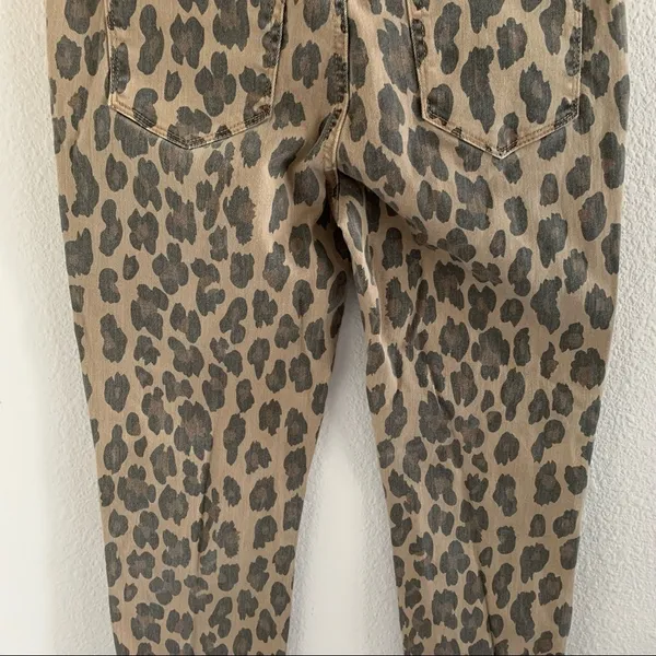Blank NYC The Reade Crop Catwalk Cropped Denim Animal Print 28 - Image 10