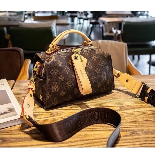 Brown Nice Leather Women’s purse with Structured Design and Gold Hardware - Image 8