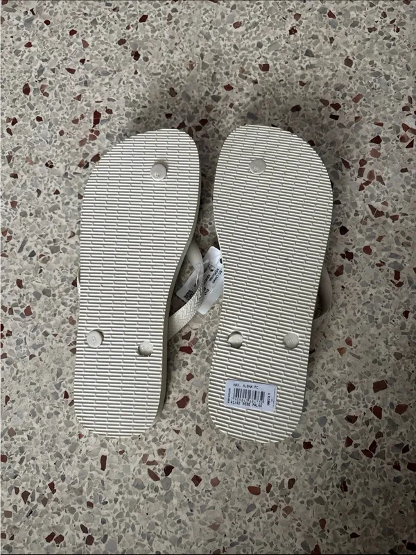 NWT Havaianas Aloha Flip Flops size 9/10 - Image 4