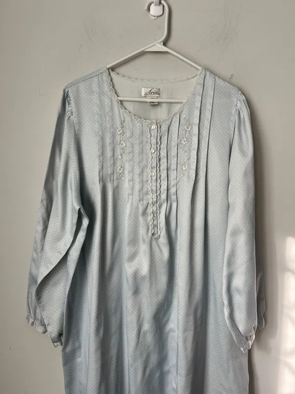 Vtg Aria nightgown light blue with delicate embroidered classic feminine 💙 - Image 2